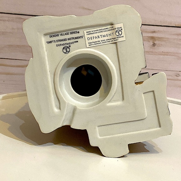 DEPARTMENT 56 - Swifts Stringed Instruments - Heritage Village - Dickens Village - Picture 10 of 12